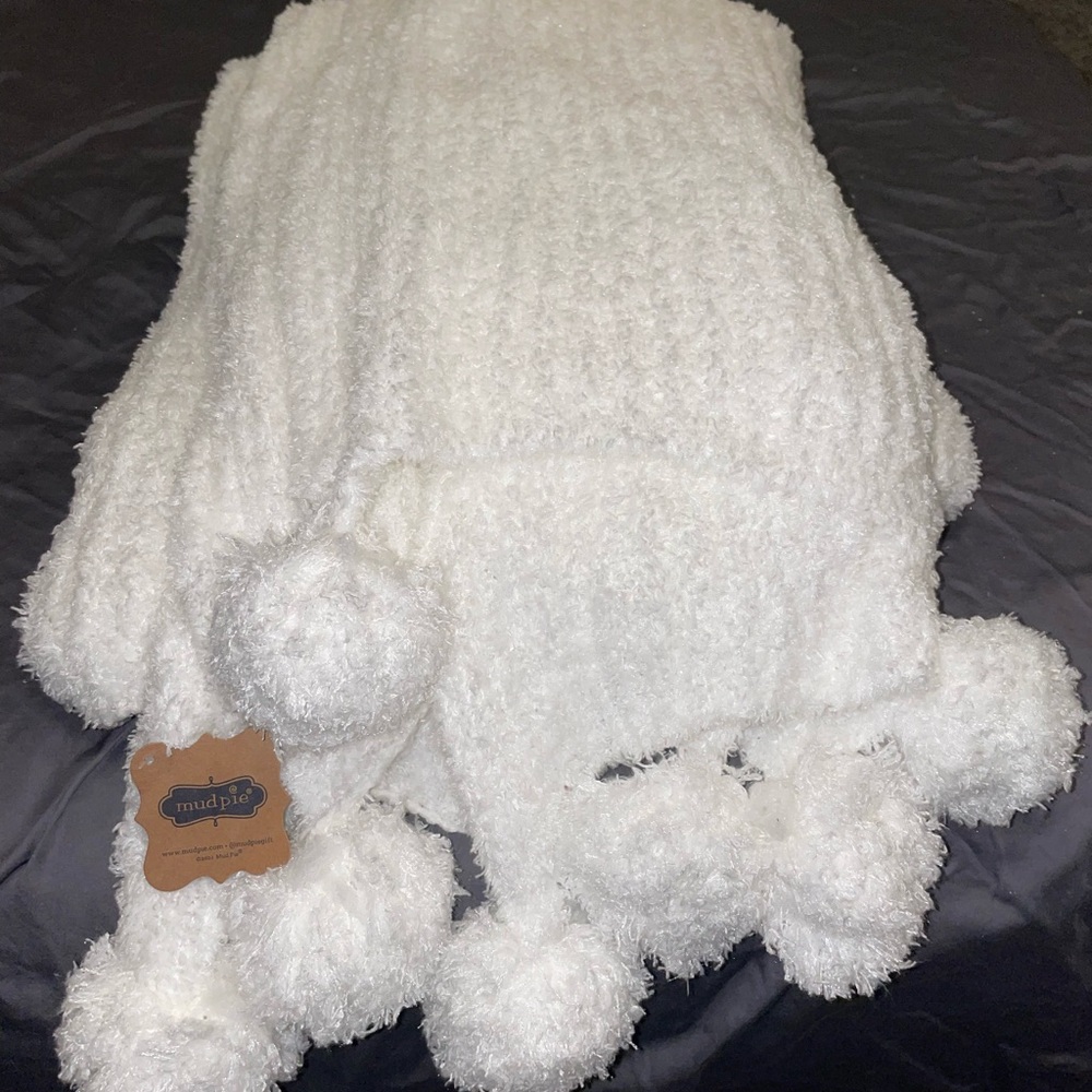 Mud Pie White Pom Pom Blanket
